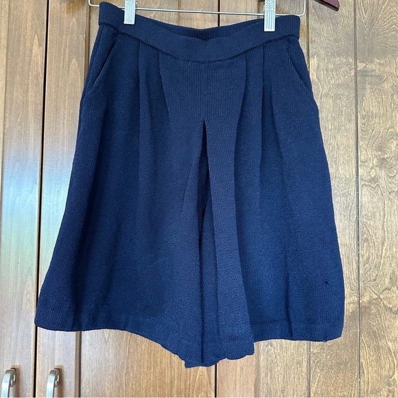 ๐3/$20๐ St. John Basics Collection Knit Shorts W/Pockets Navy - Picture 1 of 4